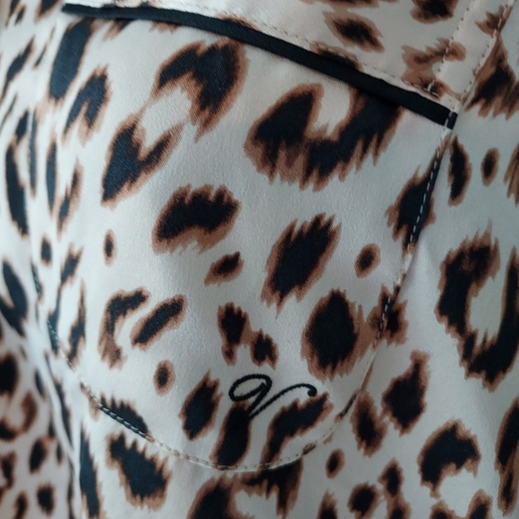Victoria's Secret VS (S) Cream Black Satin Cougar Animal Print Button Up Shirt - Picture 11 of 14